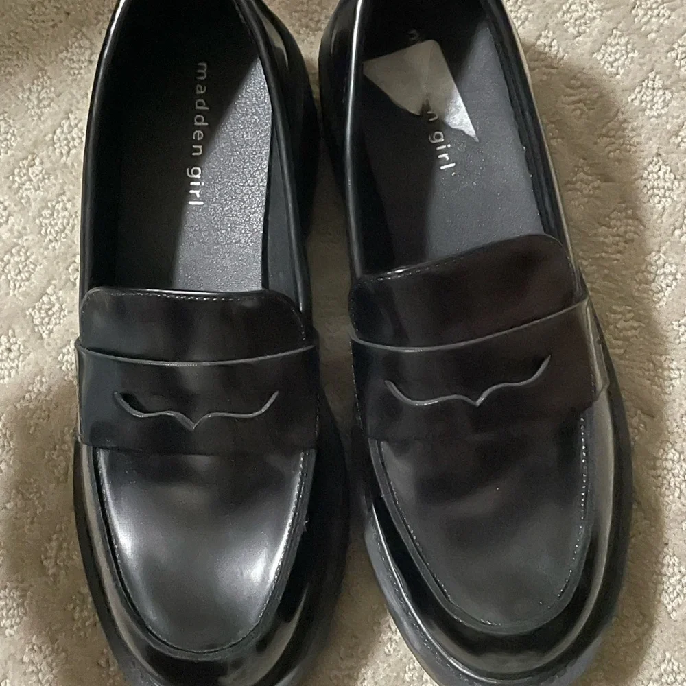 Steve Madden Black Leather Loafers - Picture 6 of 8